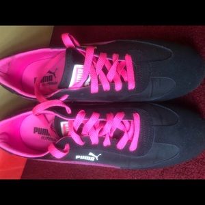 PUMA Women's Black Caroline Stripe Casual